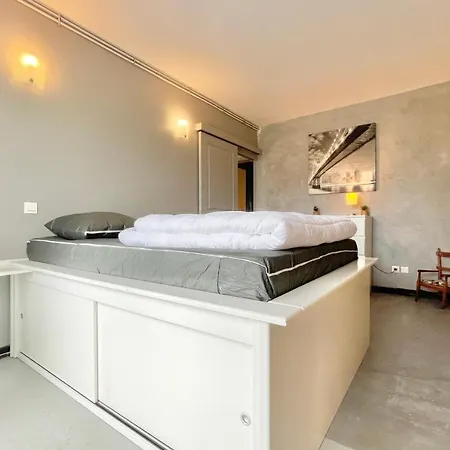 #f7 The Contemporary 6 Sleeps Wifi Tramway Apartment