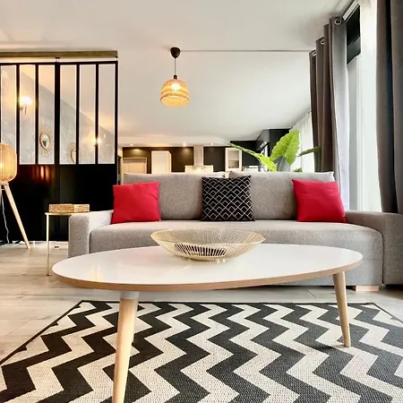 #f7 The Contemporary 6 Sleeps Wifi Tramway Apartment *