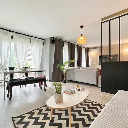 #f7 The Contemporary 6 Sleeps Wifi Tramway Apartment Grenoble