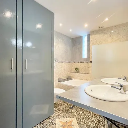 #f7 The Contemporary 6 Sleeps Wifi Tramway Apartment