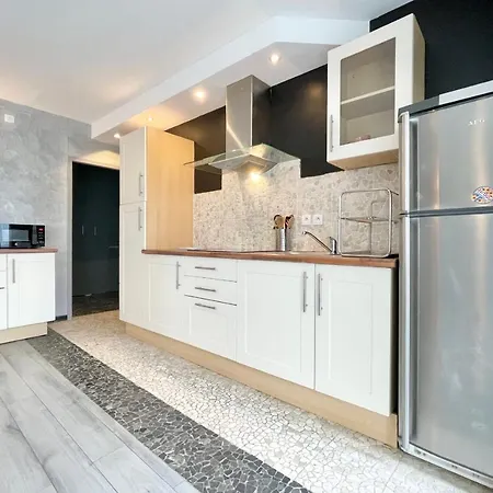 #f7 The Contemporary 6 Sleeps Wifi Tramway Apartment